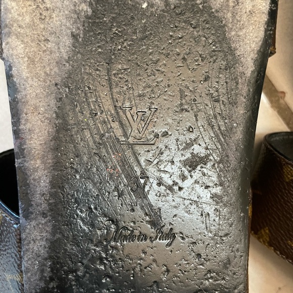 BOM DIA FLAT MULE ( Louis Vuitton buckle sandal) - Picture 8 of 8